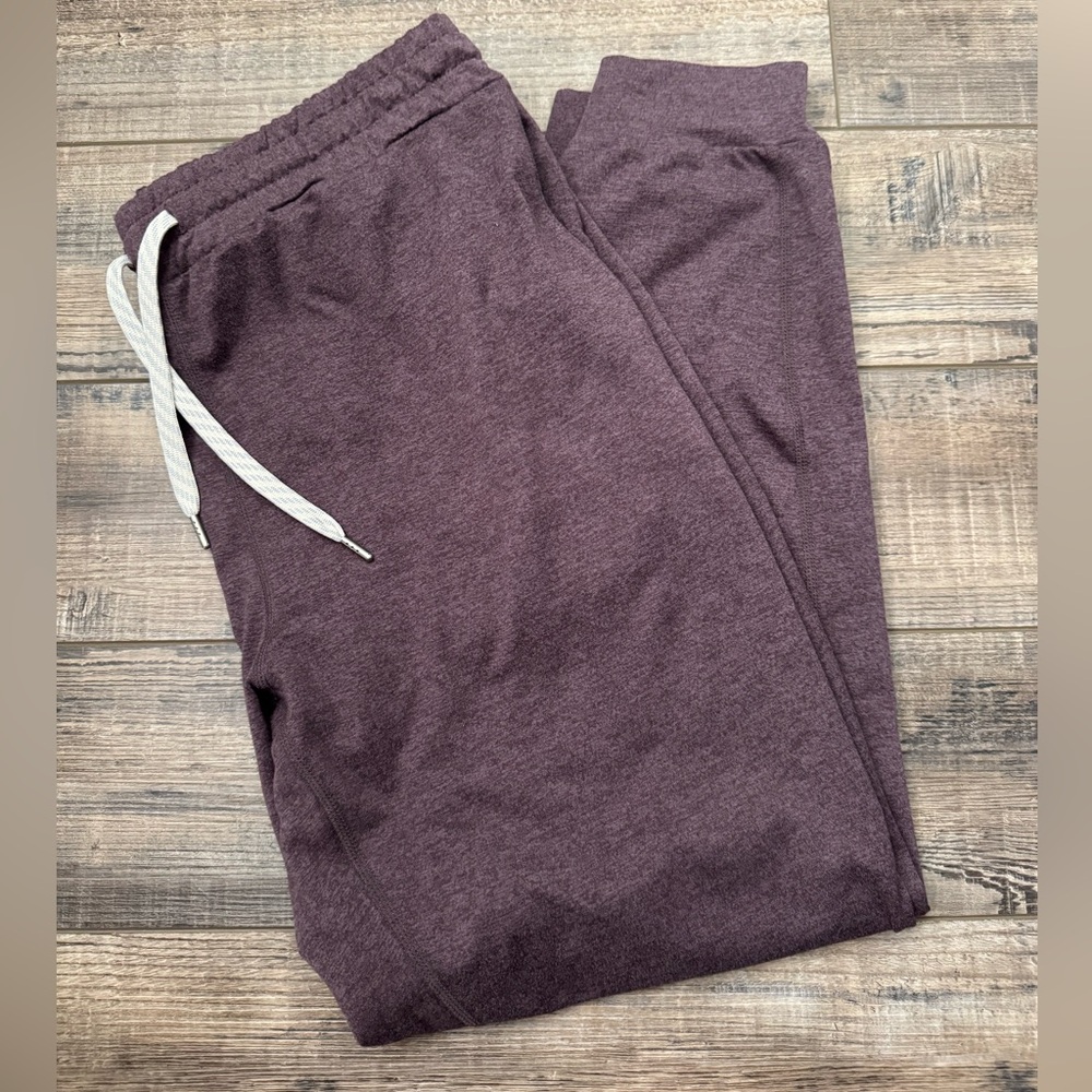 Vuori perofmrance joggers